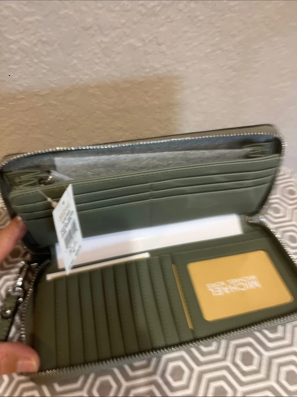 Michael Kors ARMY GREEN LG TRVL continental wallet leather w/detachable strap